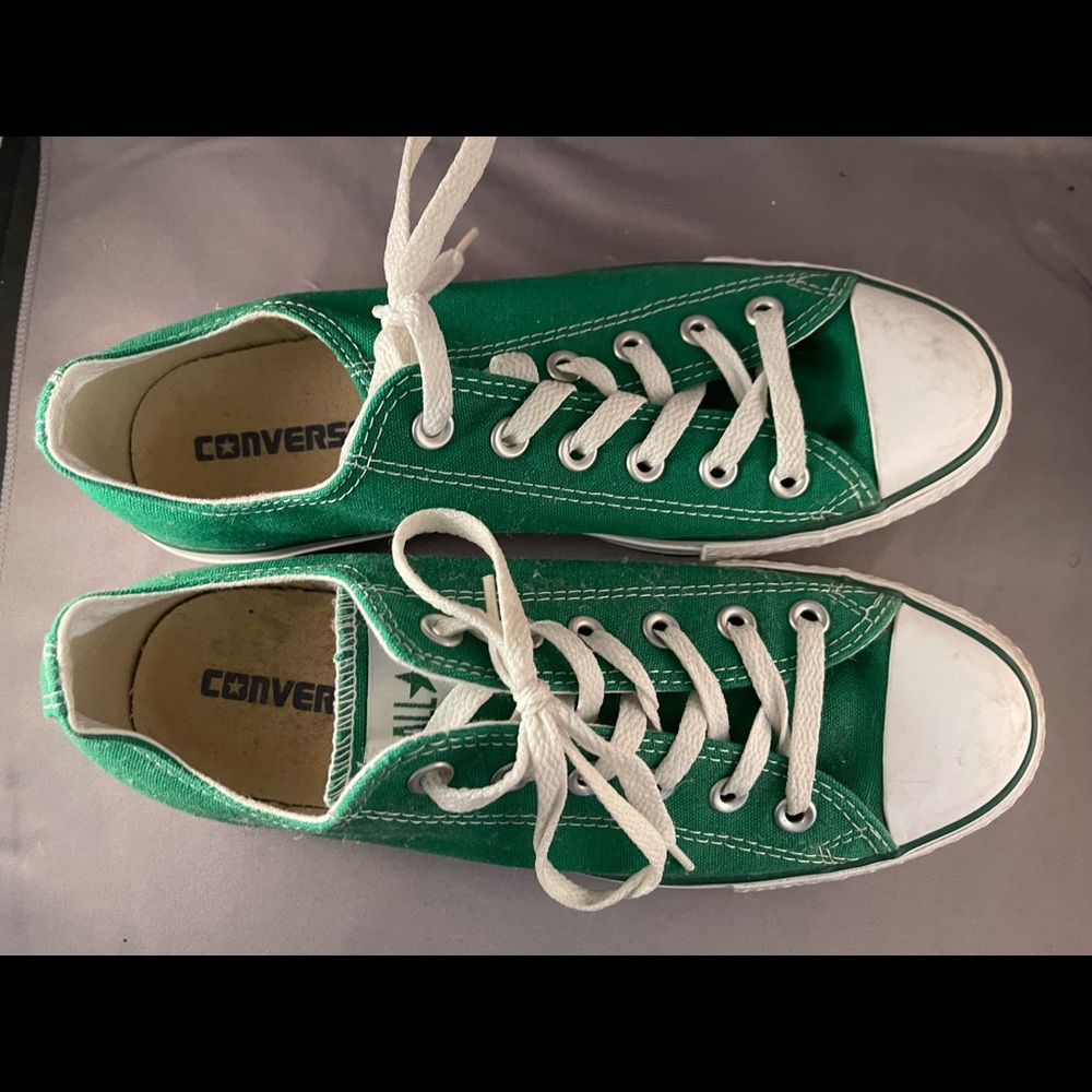 Green Converse | Sz 9 | Worn a handful of times | good condition | Kelly Green